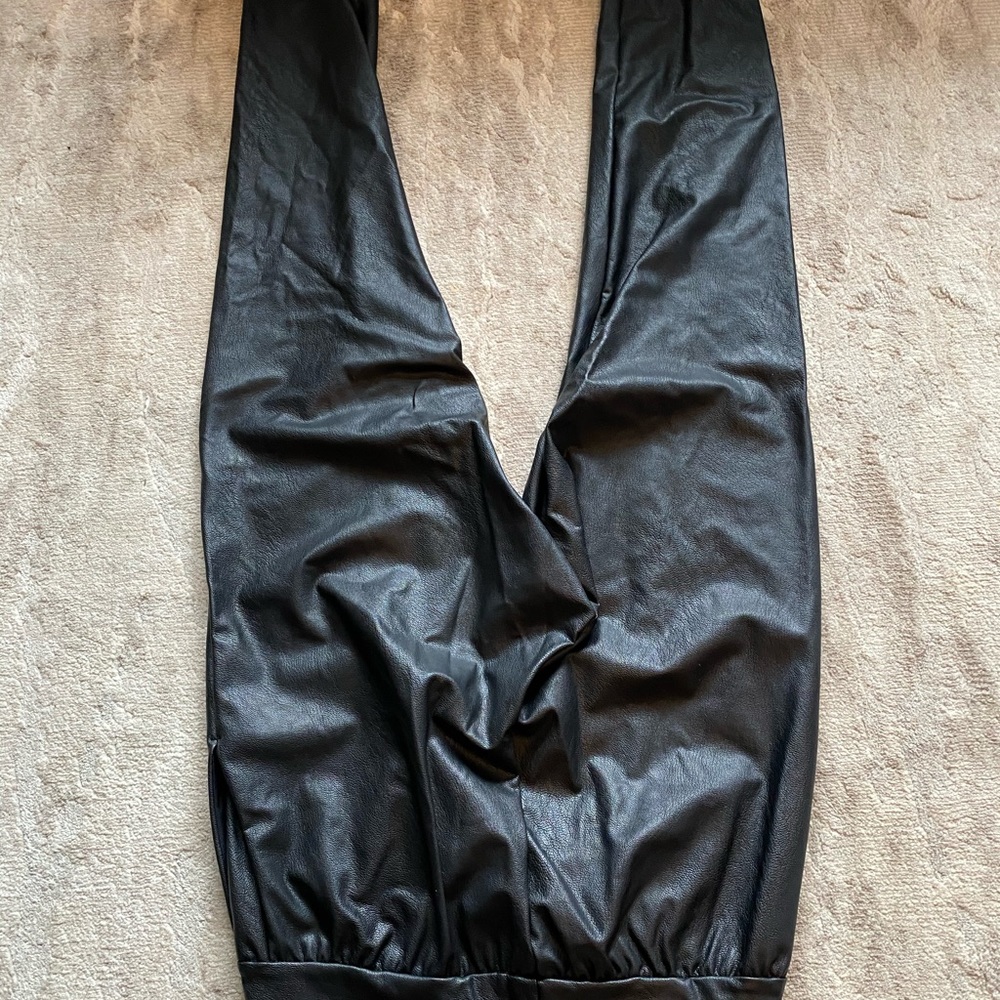 COMMANDO FAUX LEATHER JOGGER